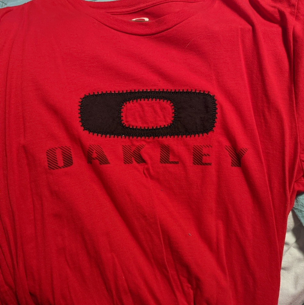 Oakley T-shirt